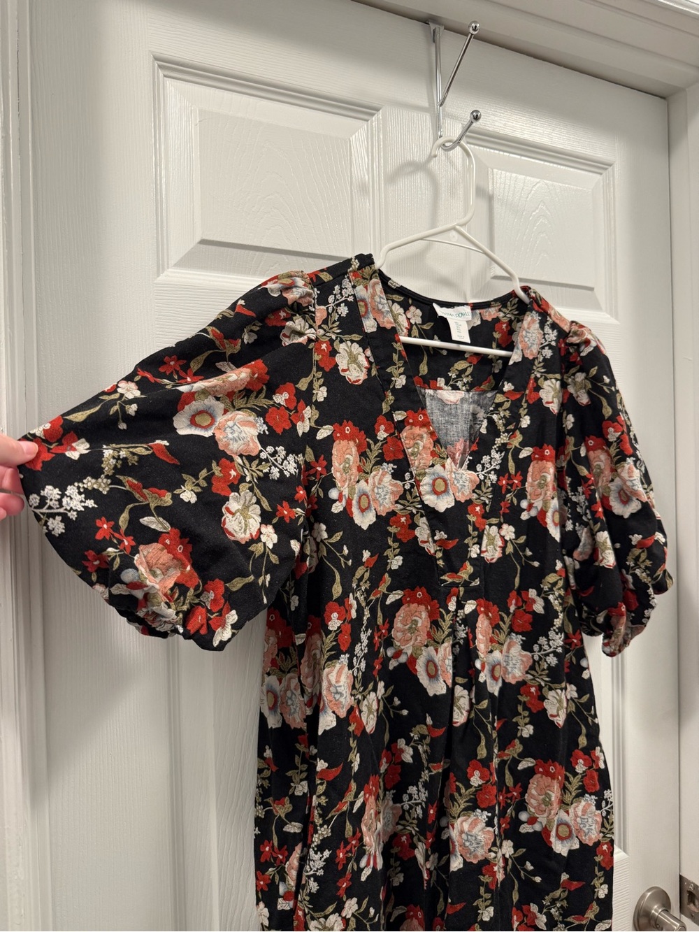 Cynthia Rowley Floral Puff-Sleeve V-Neck Dress in Black and Red size Large - Picture 2 of 9